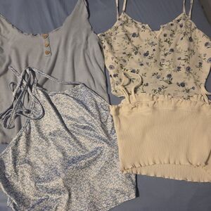 SHEIN Blue and White Floral Crop Tops Set